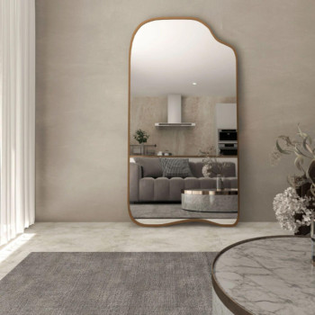 Напольное и настенное большое зеркало органической формы в полный рост в золотой раме Альфа