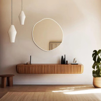 Зеркало нестандартной формы в белой раме Альберо