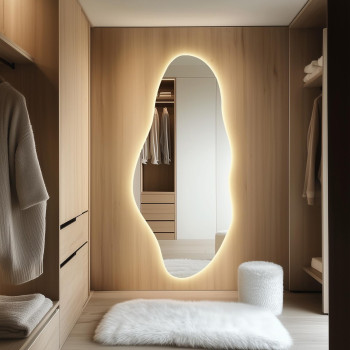 Настенное большое зеркало в полный рост с парящей эмбилайт подсветкой E063