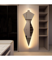 Настенное дизайнерское зеркало с фоновой подсветкой в полный рост в форме женской фигуры E103