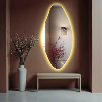Фигурное асимметричное зеркало с эмбилайт подсветкой Кастин