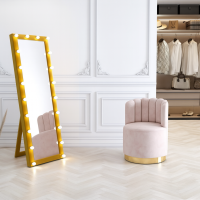 Напольное гримерное зеркало в золотой раме с опорой на подставку Ледио