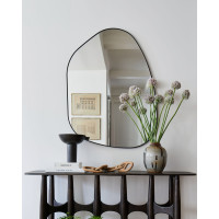 Настенное асимметричное зеркало в чёрной раме Нора