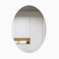 Овальное настенное зеркало в белой раме Каролина