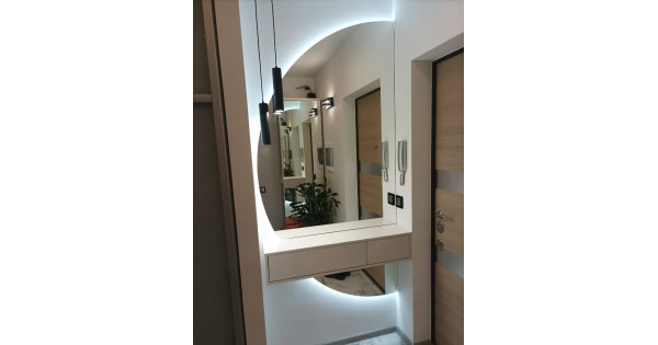 Полукруглое зеркало с задней подсветкой из двух частей с вырезом для ...