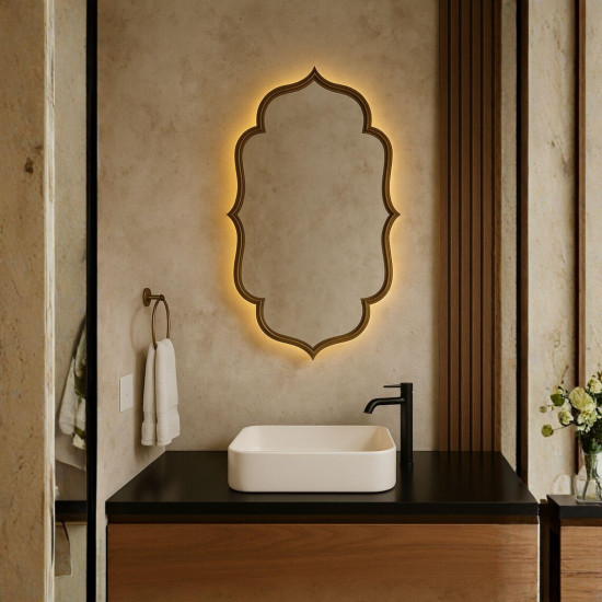 Зеркало с подсветкой в фигурной в раме Гардена