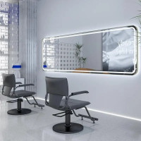 Широкое большое зеркало с подсветкой в тонкой золотой металлической раме с закруглёнными углами Тренд 004