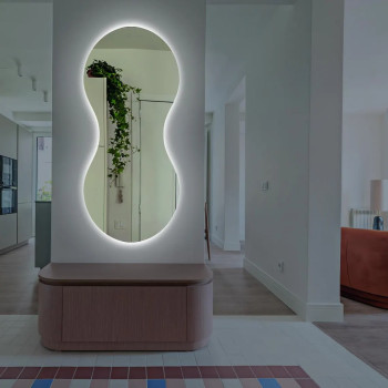 Фигурное зеркало с подсветкой Палермо 004