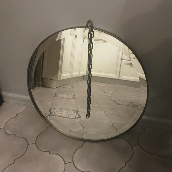 Круглое зеркало с фацетом на цепочке в металлической раме Альва Бронза