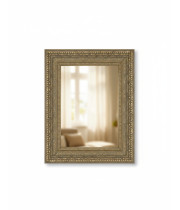 Настенное зеркало в декоративном золотом классическом багете Лириа 002