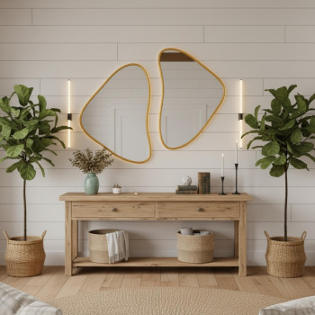 Настенное дизайнерское зеркало неправильной формы в золотой раме Адриана