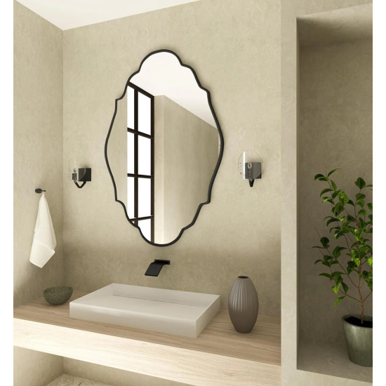 Настенное декоративное зеркало в чёрной фигурной раме Лорена