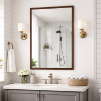 Зеркало в коричневой раме М013