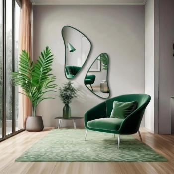 Настенное дизайнерское зеркало неправильной формы в зелёной раме Кадера