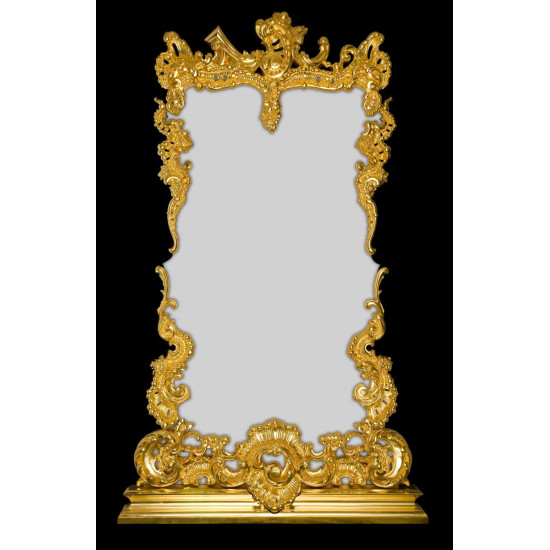 Фигурное зеркало в раме золотого цвета «Людовик» 