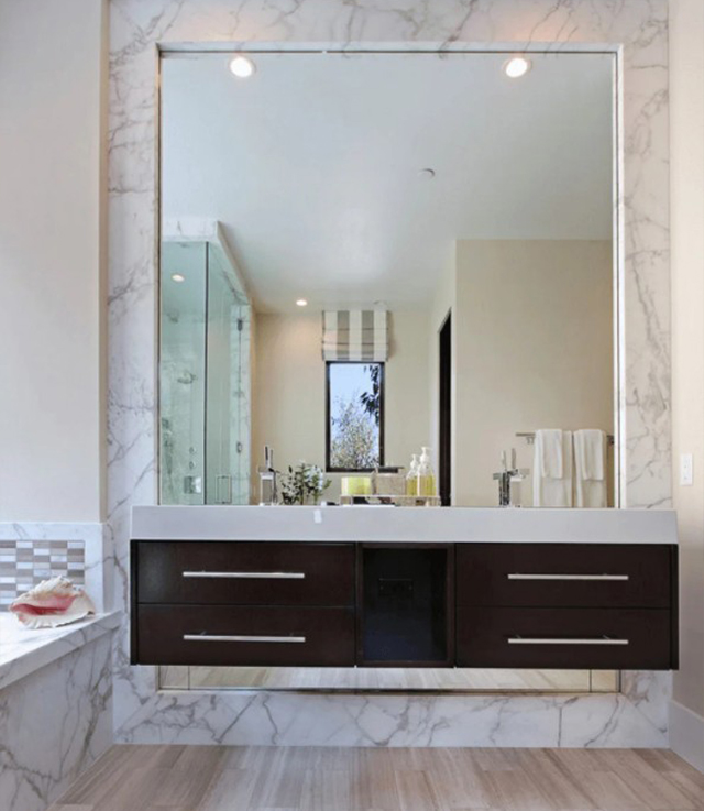 Зеркало в ванной комнате фото дизайн: пример умного смарт зеркала, в раме с освещением